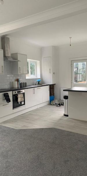 3 bedroom flat to rent - Photo 1