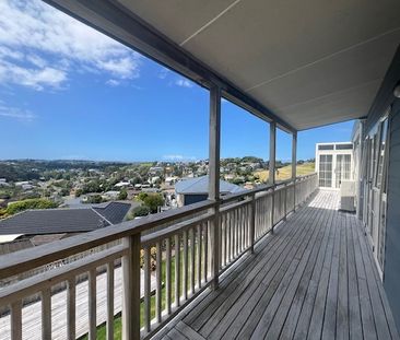 WHAT A STUNNER! - 3 BEDROOMS - FABULOUS ARKLES BAY! - Photo 3