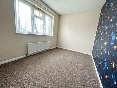 3 Bedroom House To Let - HP12 - Photo 3