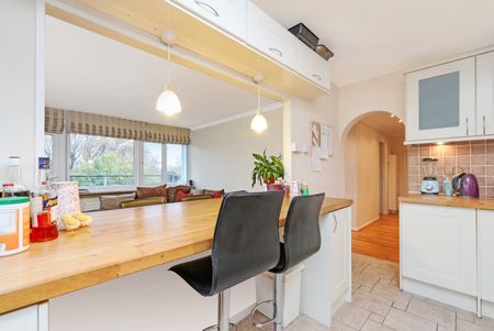 Fitzhugh Grove, London, SW18 flat to rent - Photo 2