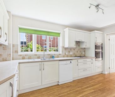 4 BED Detached house To rent - Photo 3