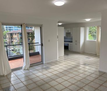 Top floor unit in boutique building of only 6 units. - Photo 5