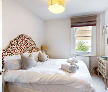 SHORT LET - A superb four bedroom house located in the sought after... - Photo 6