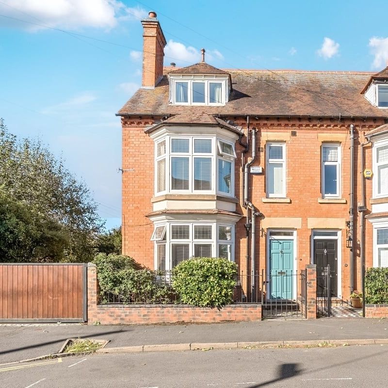 4 bedroom semi-detached house to rent - Photo 1