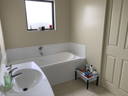 8 Fiordland Place, Aotea - Photo 5