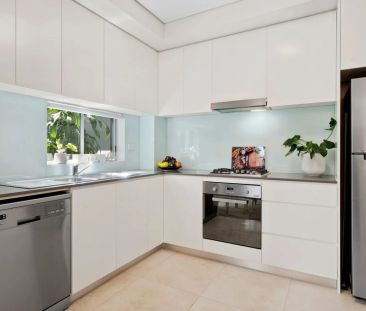 Oversized Ground floor Courtyard Apartment - Photo 6