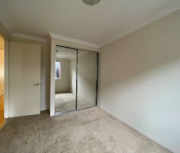 Chic Apartment with Potentail Loft Third Bedroon or Office/Study - Photo 3
