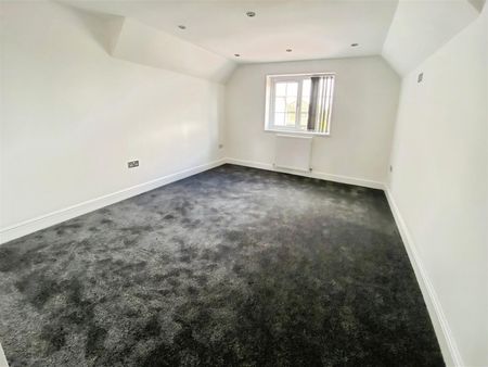 4 BED House To rent - Photo 3