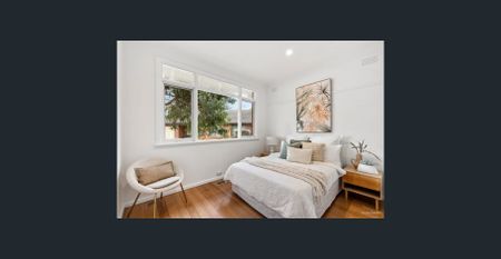 Private Single-Level Retreat with Lush Garden Surrounds - Photo 4