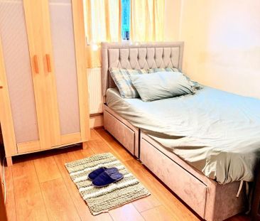 1 bedroom in a house share to rent - Photo 5