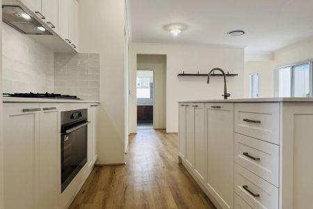 Wonderfully modern on Wisbey! - Photo 2
