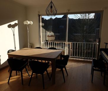 Volledig gerenoveerd appartement op de 2de verdieping, ideaal geleg... - Photo 2