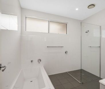 Comfortable three-bedroom family home - Photo 2