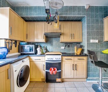 3 bedroom flat to rent - Photo 6