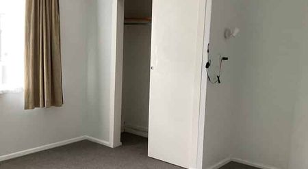 Spacious 3 bedrooms property in central location - Photo 3