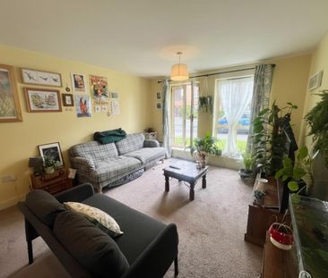 2 bedroom Flat To Let - Photo 2