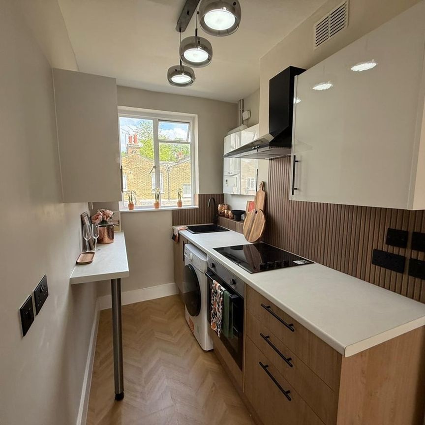 1 Bed Flat, St. Stephens Grove, SE13 - Photo 1