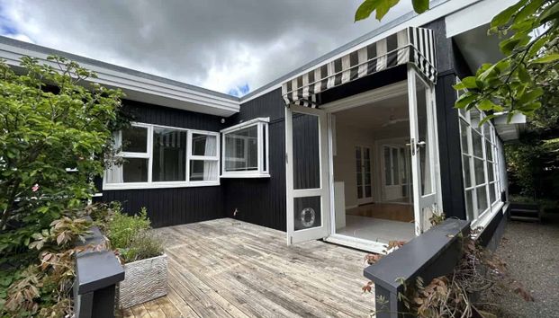 Private and Peaceful on Cremorne! - Photo 1