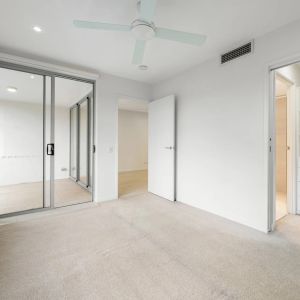 MODERN COORPAROO LIVING WITH RESORT-STYLE AMENITIES - Photo 2