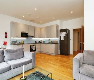 Room in a Shared House, Milner Road, SW19 - Photo 3