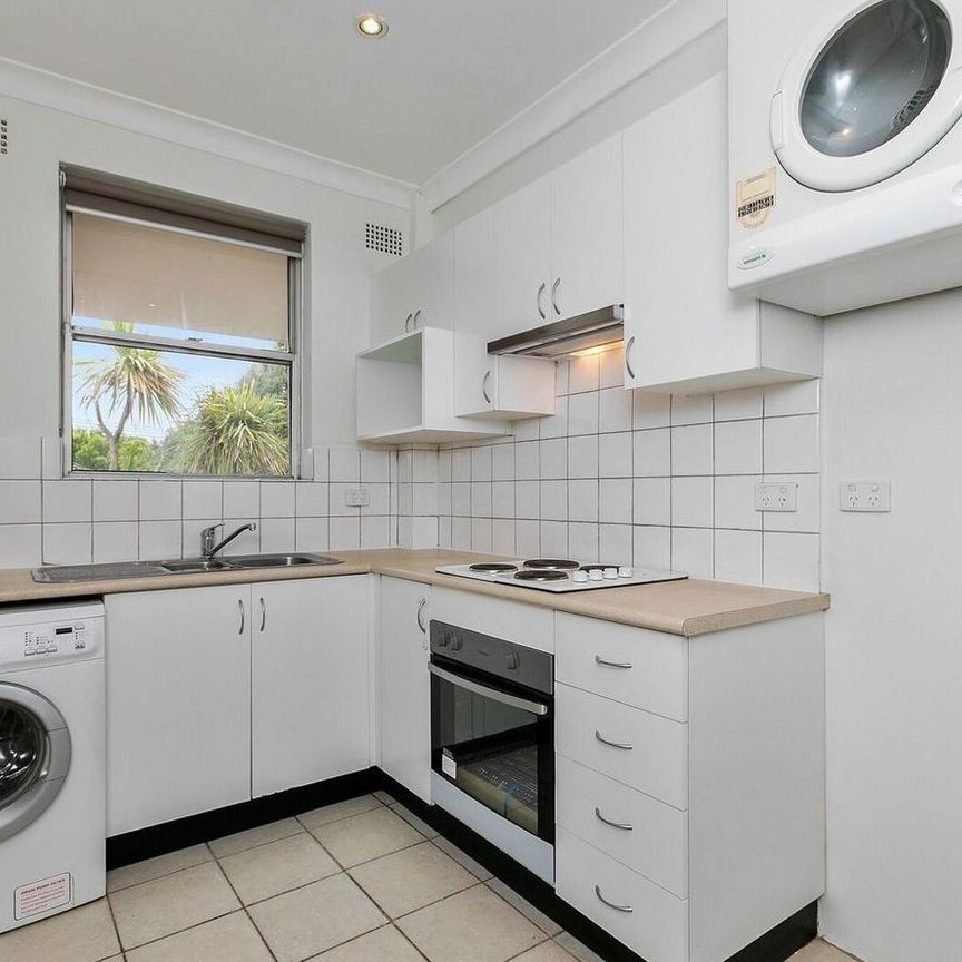 Stylish Two Bedroom in the Heart of Summer Hill - Photo 1