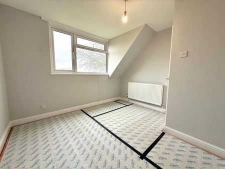 4 bedroom semi-detached house to rent - Photo 3