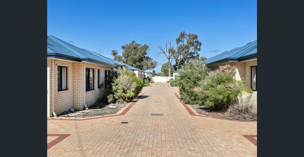 Low Maintenance Living! - Photo 1