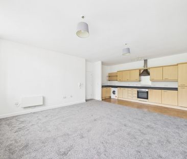 2 bedroom Flat To Let - Photo 2