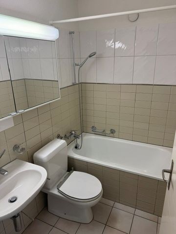 Helle 2-Zimmer-Wohnung mit Balkon und Aussicht in Effretikon - Photo 3