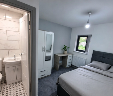 8 bedroom terraced house to rent - Photo 4
