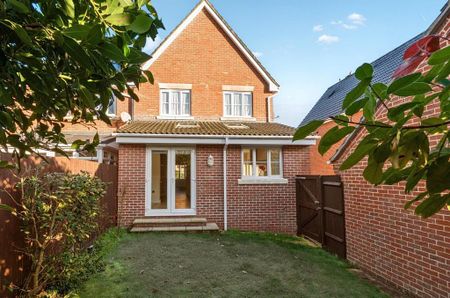 3 bedroom semi-detached house to rent - Photo 2