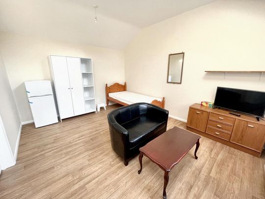 Studio to rent - Photo 1