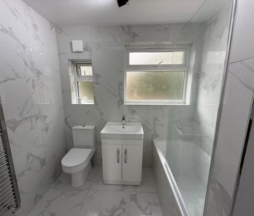 3 bedroom end of terrace house to rent - Photo 4