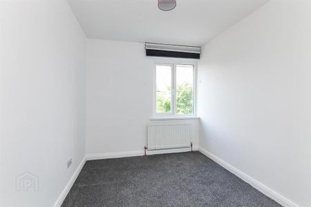 33 Westmount Avenue, Carrickfergus, BT38 8DQ - Photo 4