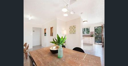 CHARMING 3 BEDROOM HOME IN MOUNT LOUISA! - Photo 3