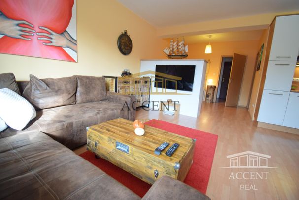 ACCENT REAL / PEKNÝ, KOMPLETNE ZARIADENÝ 1-IZBOVÝ BYT 45M2 S PARKOVACÍM MIESTOM – Fotografia 1