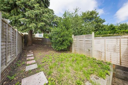 4 bedroom House To Let - Photo 4