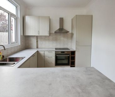 3 bedroom House To Let Total Size: 936 SQ FT - Photo 2