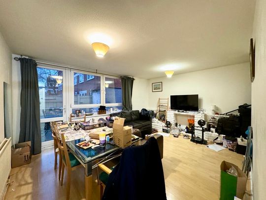 3 Bedroom Semi-Detached House, Mansel Court, Battersea Bridge Road, London SW11 - Photo 1