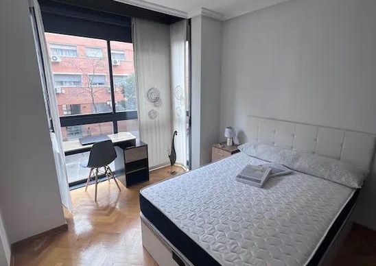 Calle Ladera de los Almendros, Madrid, Community of Madrid 28032