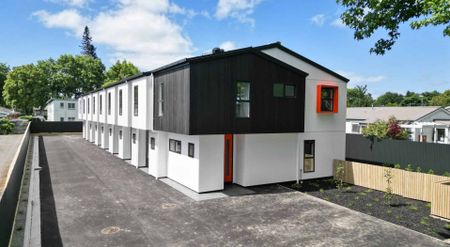 Brand New Two Bedroom Townhouse Whiteware Included - Photo 4