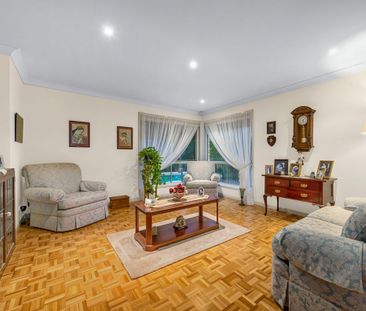 Immaculate Lowset Living on 1078m2 - Photo 2