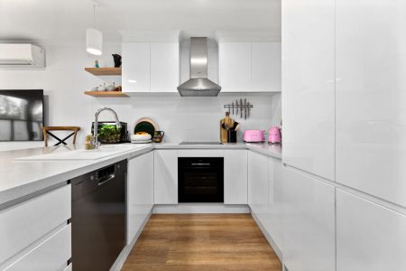 Spacious, Secluded & Perfectly Positioned - Photo 4