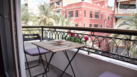 2-bedroom apartment for rent in Cabanyal-Canyamelar, Valencia - Photo 2
