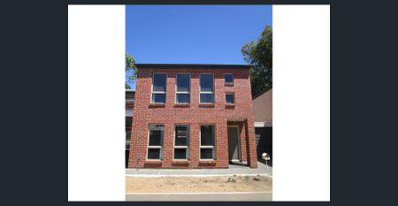 3 BR HOME WITH AIR-CON, BUILT-INS AND YARD, SO CLOSE TO EVERYTHING!! - Photo 2