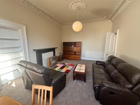 3 bedroom flat to rent - Photo 5