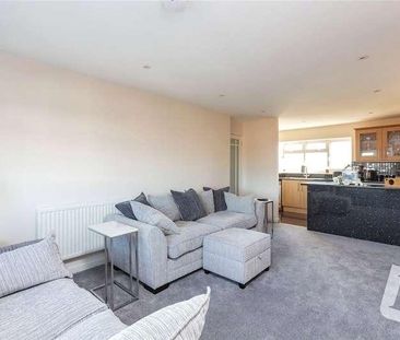 Alderney Gardens, Wickford, Essex, SS11 - Photo 2