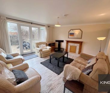 4 bedroom end of terrace house to rent - Photo 1