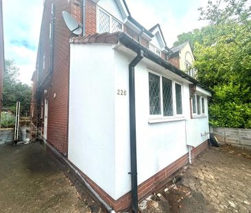 1 bedroom in a house share to rent - Photo 2