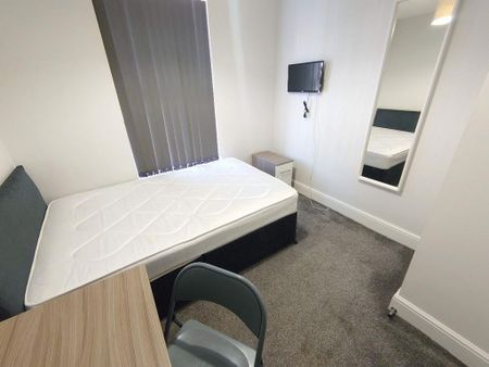 4 bedroom terraced house to rent - Photo 5